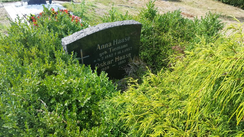 D-Tour_aug18 (95).jpg - Das Grab von Tante Marga und Onkel Oskar